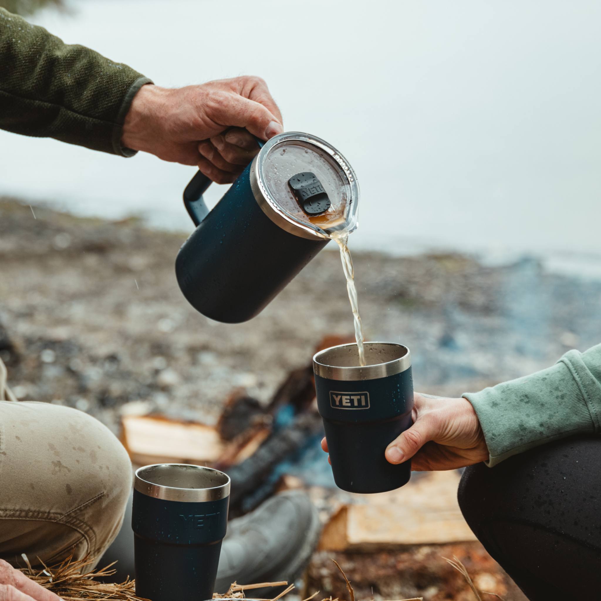 YETI Rambler Pitcher 64oz 1.9L ネイビー YETI Rambler Pitcher 64oz 1.9L ネイビー